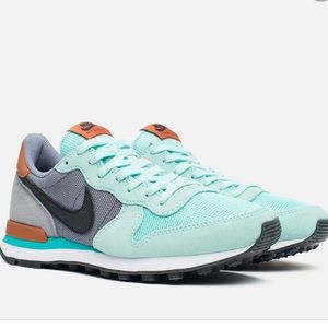 NWOT Nike Womens Internationalist sneaker